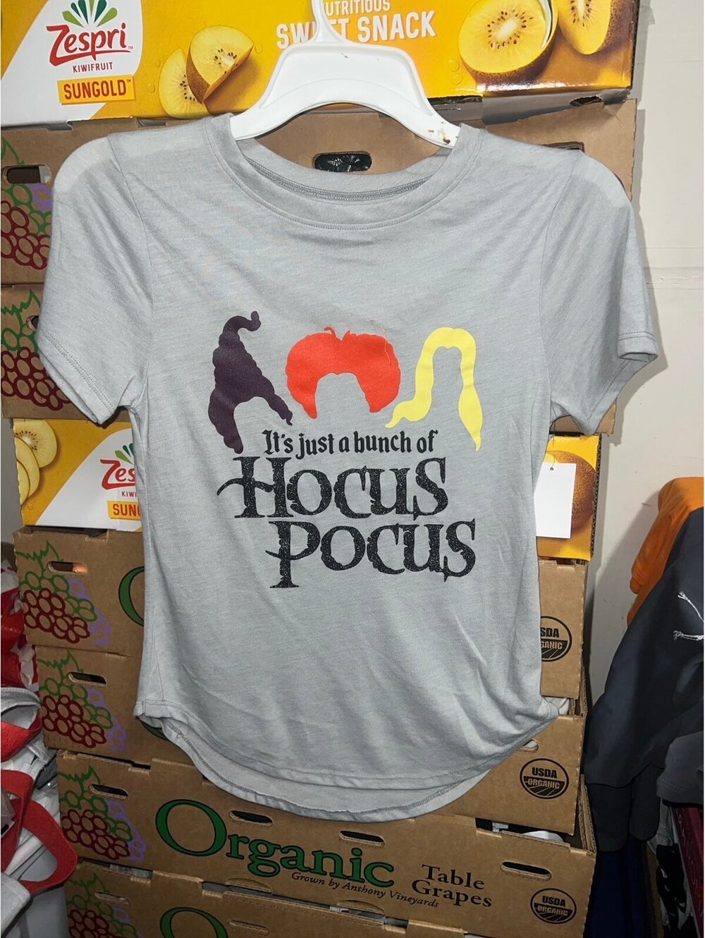 WOMENS Halloween Hocus Pocus shirt size small 3/5